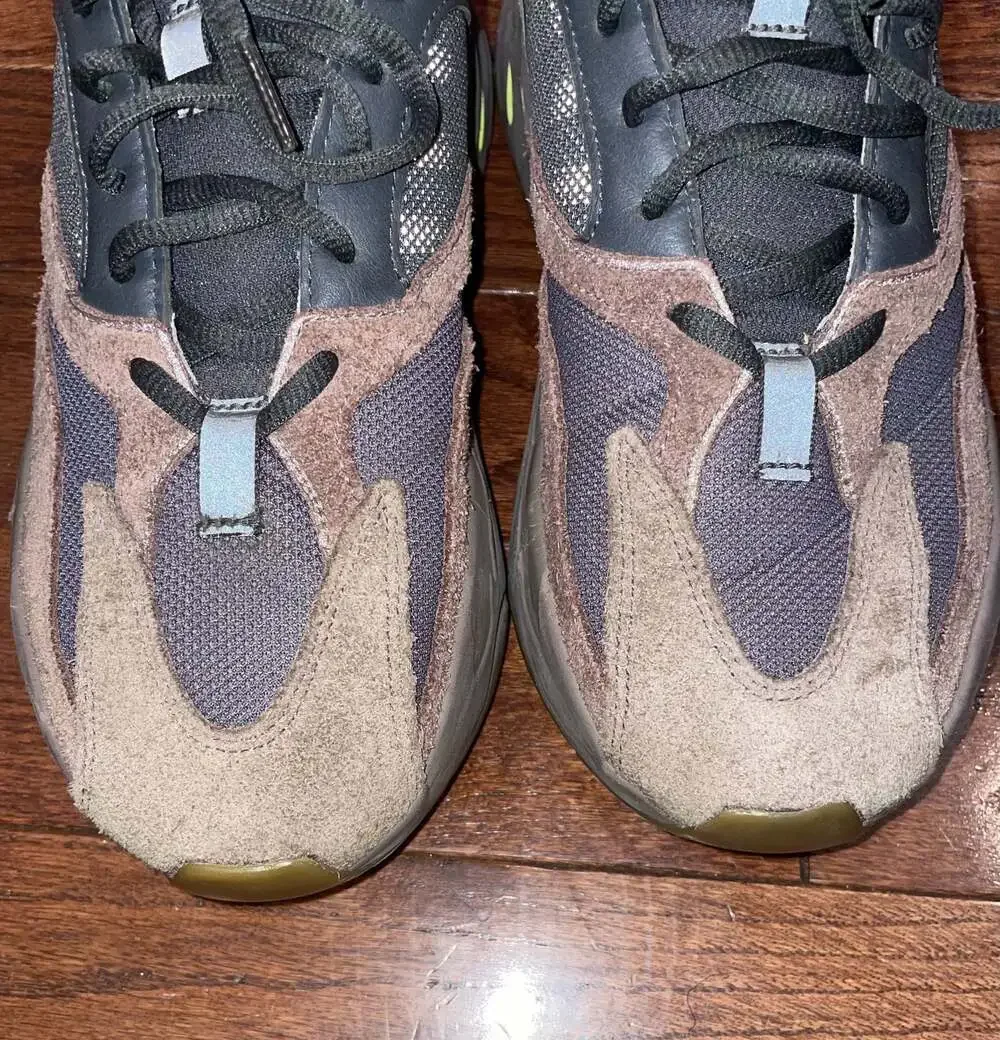 Adidas Yeezy Boost 700 Mauve Sneakers